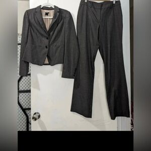 Ann Taylor Women's Suit (used) Size 2. #officewear#women’ssuits